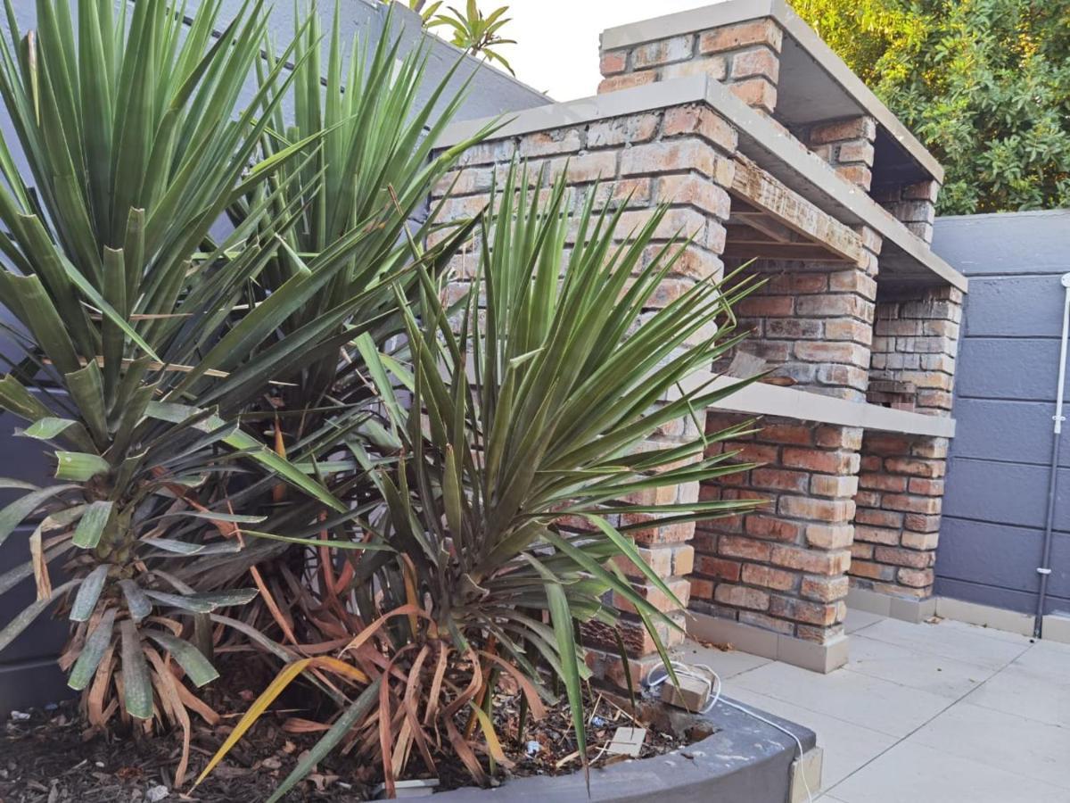 Victoria Guest Lodge Bellville Exterior foto